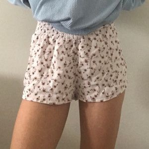 🌸Urban Outfitters floral shorts🌸 Good deal!